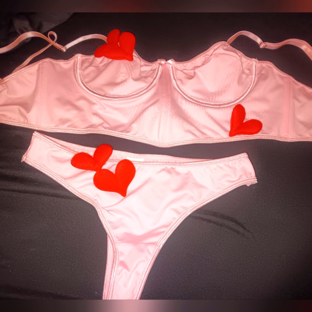 Women's size small,  Valentines design bra and panty set